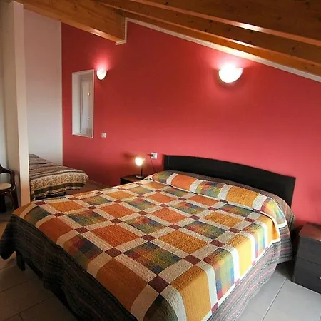 Piazzo Sleeps 8 Pool Wifi * Vercana