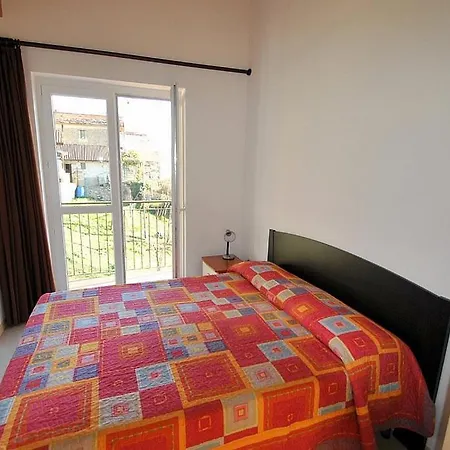 Piazzo Sleeps 8 Pool Wifi Vercana